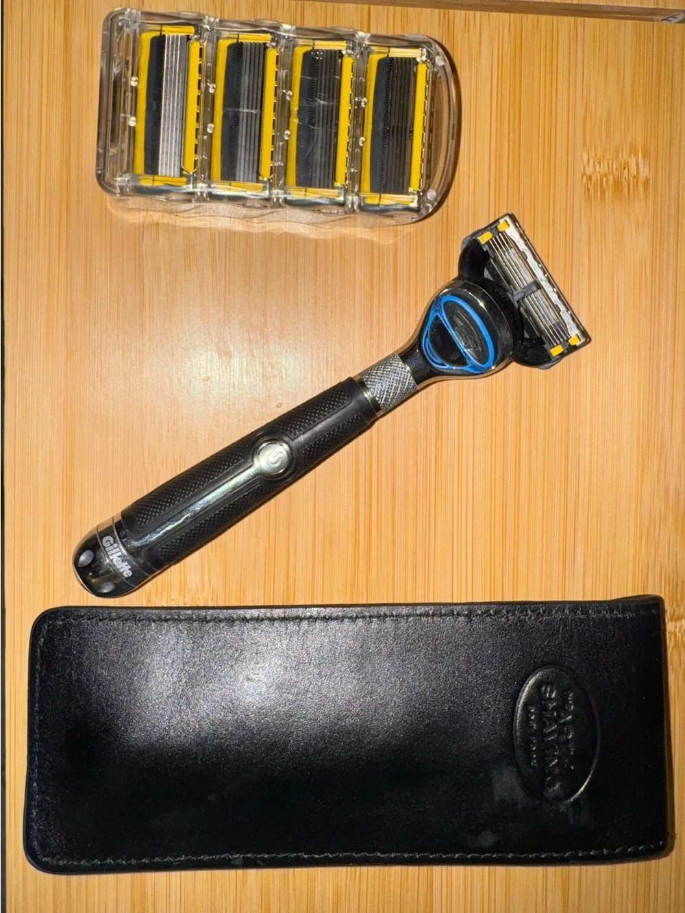 Gillette Sonic (Vibrating)Black & Blue Men’s Razor with 5 Replacement Cartridges